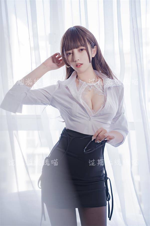 过期米线线喵西装绑带，也是她众多佳作里的一个代表作 - 柒兔瞄