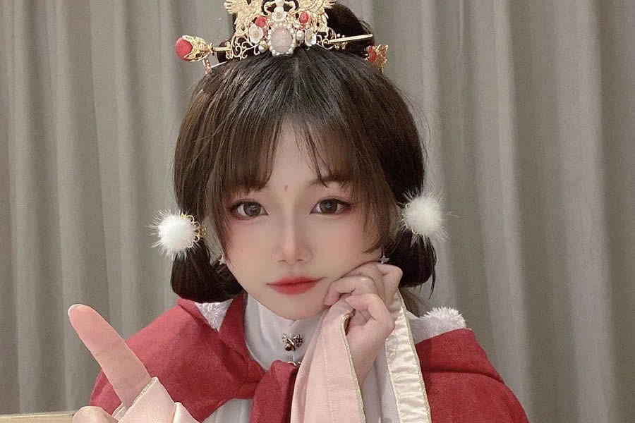 图片[5] - 七月喵子双手向下压的图片，是无敌感性火辣的身材 - 柒兔瞄