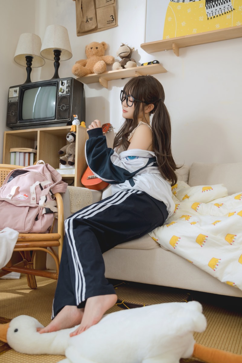 图片[4] - 神沢永莉家庭作业COS，颜值博主魅力无限！ - 柒兔瞄