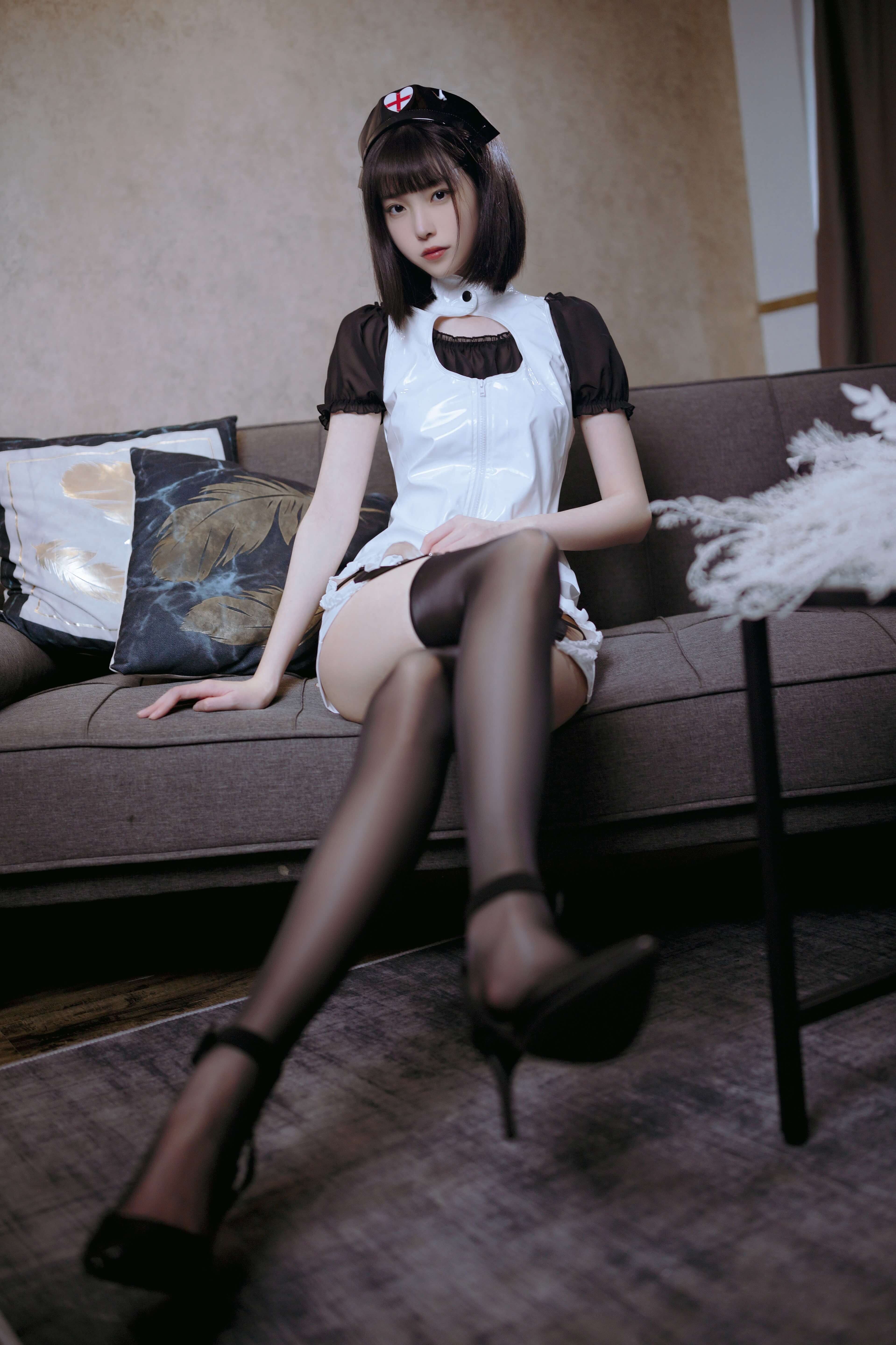 图片[4] - 许岚LAN惊艳护士COS，完美还原二次元角色！ - 柒兔瞄