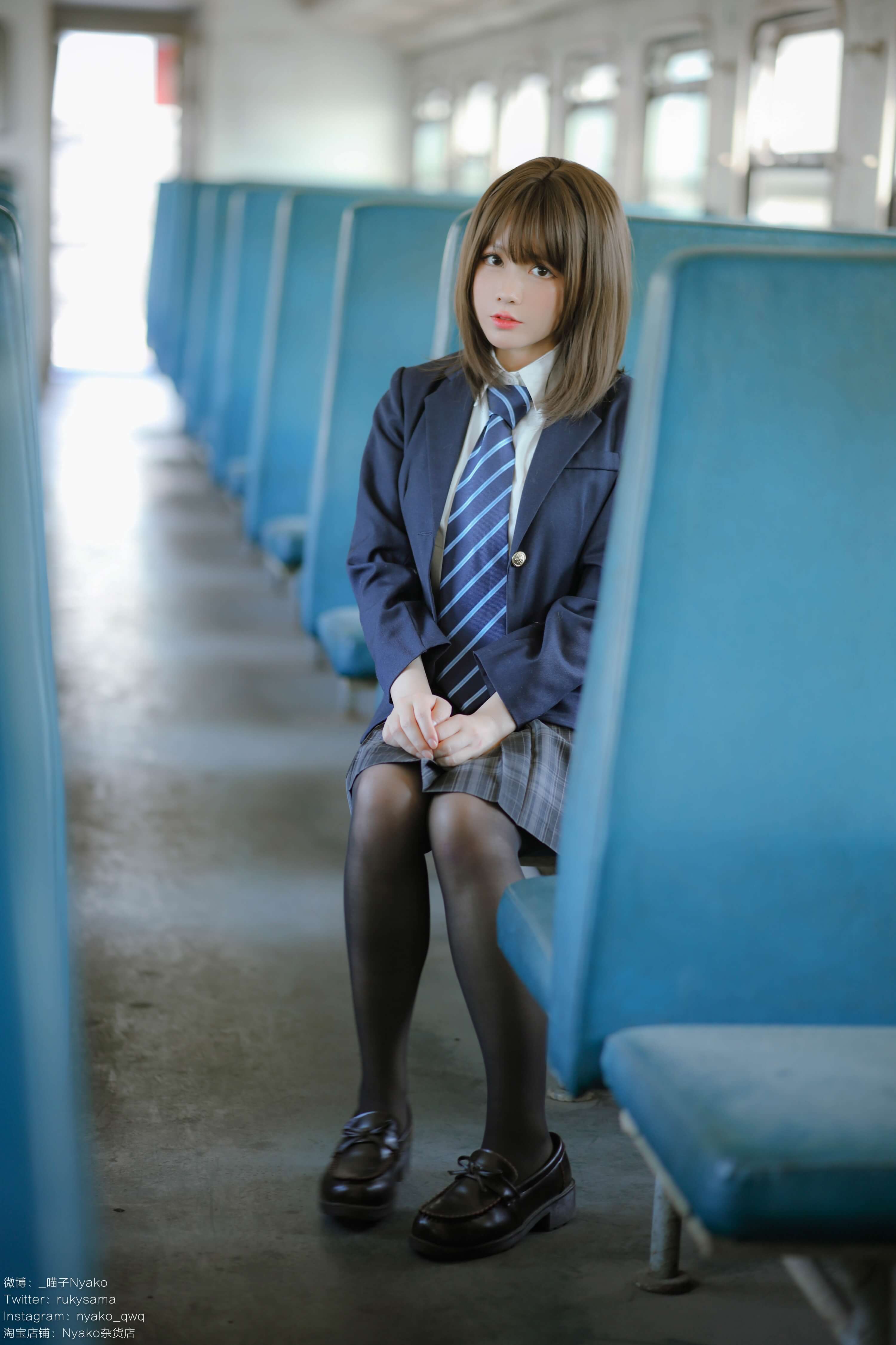 Nyako喵子火车jk COS，甜美笑容令人心动！ - 柒兔瞄