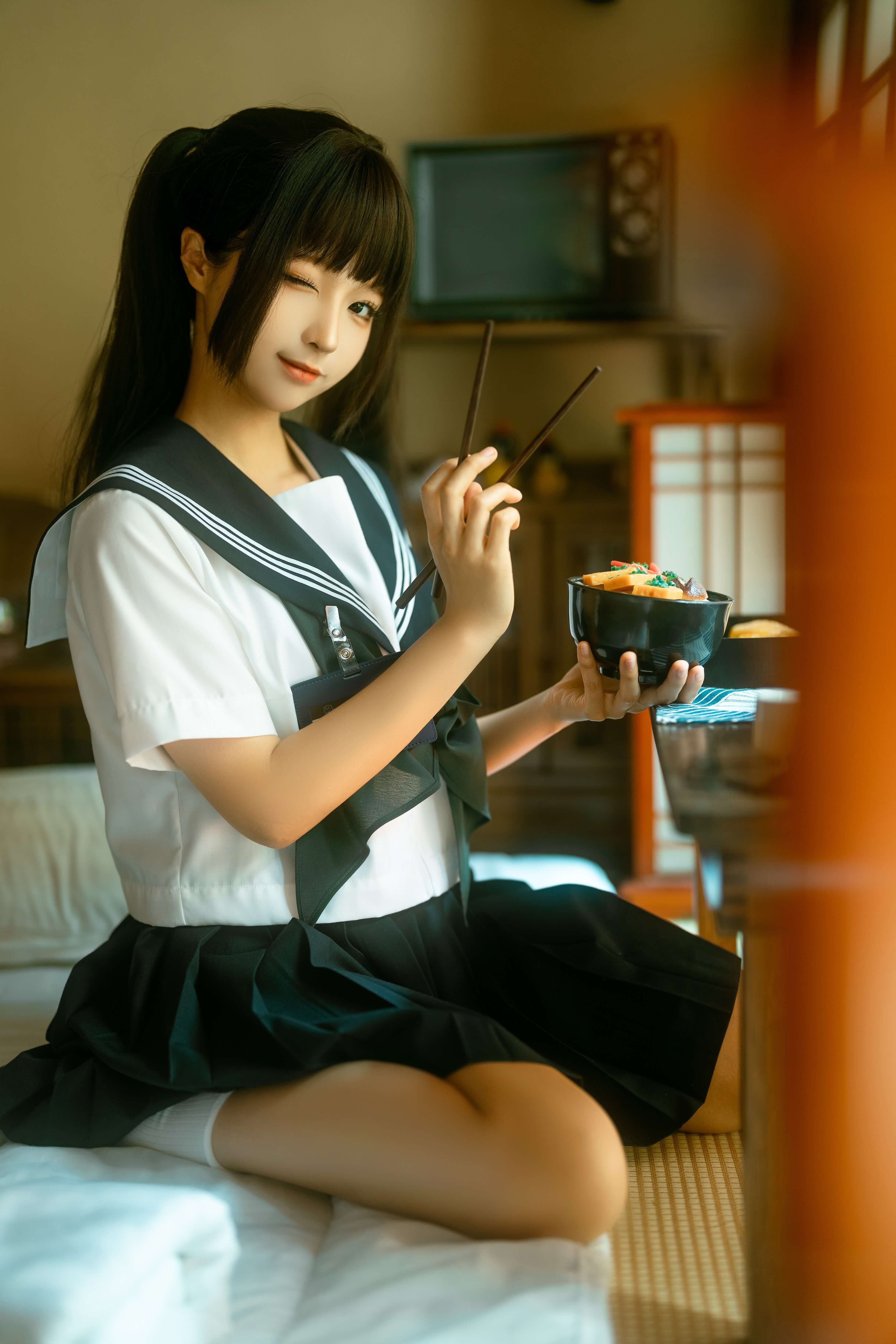 蠢沫沫图集《居家学妹》COS，模样可爱柔美 - 柒兔瞄