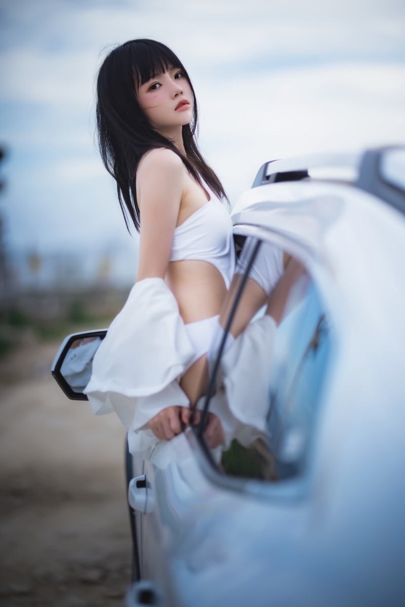 桜桃喵白色车手服COS《车车》，如云朵般飘逸仙女妹子！ - 柒兔瞄