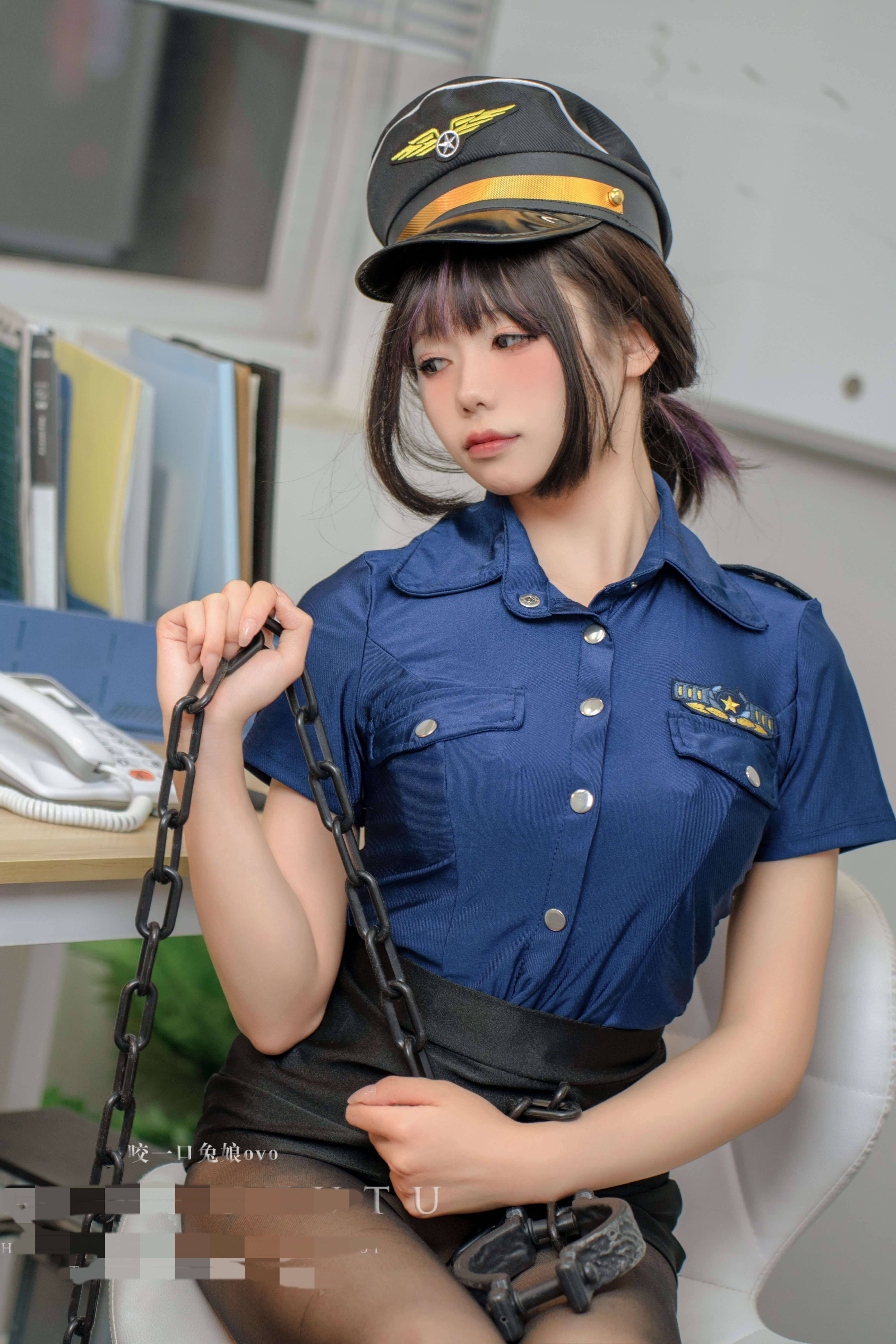 图片[4] - 咬一口兔娘cos《乌龙女警》，时尚与力量的碰撞！ - 柒兔瞄