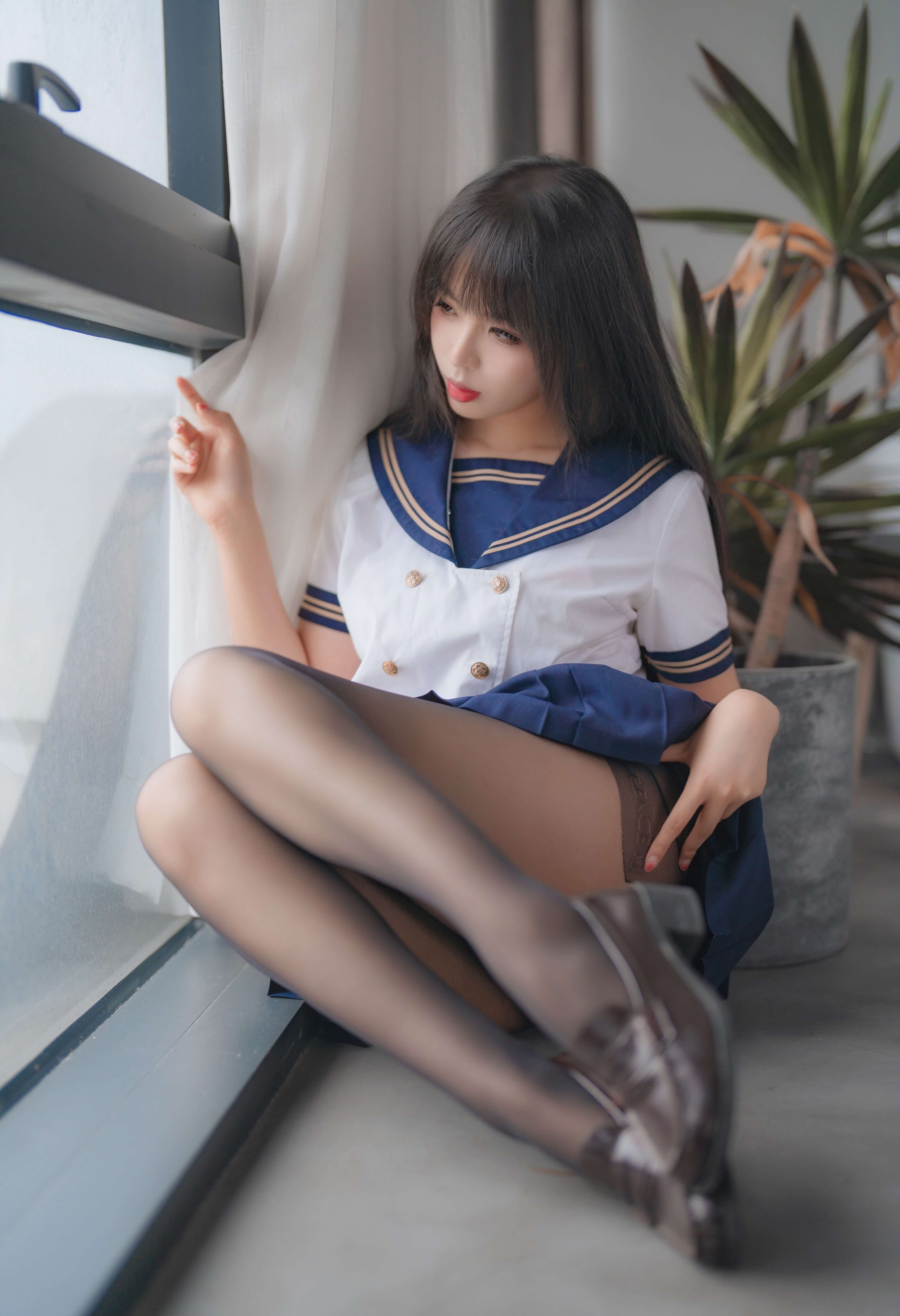 图片[2] - 温柔如暖阳的轩萧学姐，一套白色校服COS温暖你的心灵！ - 柒兔瞄